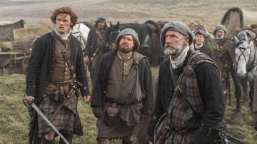 Pañuelo del Clan MacKenzie de Dougal MacKenzie (Graham McTavish) en Outlander S01E02