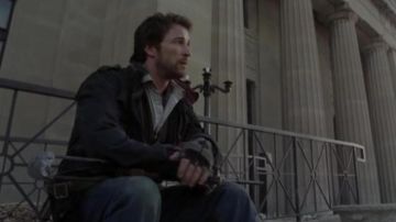 The military jacket of Tom Mason (Noah Wyle) in Falling Skies