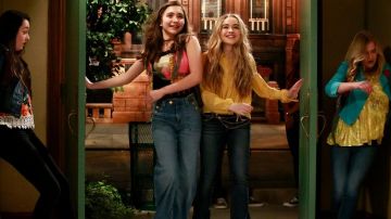 La blusa de Maya Hart (Sabrina Carpenter) dans Girl Meets World S3E1