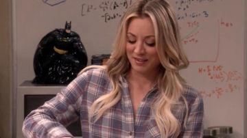 La chemise de Penny (Kaley Cuoco) dans The Big Bang Theory S10E12