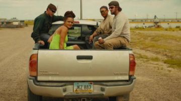 The pick-up Toyota passers-by in American Honey