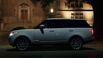 The 4x4 Range Rover of Gwendolyn James (Christina Applegate) in Bad Moms