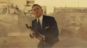 La montre Omega Seamaster (édition limitée Spectre) de James Bond (Daniel Craig) dans Spectre