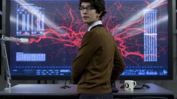 The mug Q 10 scrabble Q (Ben Whishaw) in Skyfall