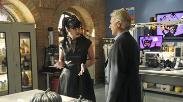 robe cuir sur Abby Sciuto dans NCIS Pauley Perrette