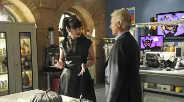 robe cuir sur Abby Sciuto dans NCIS Pauley Perrette