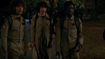 la combinación del Cazafantasmas de Dustin Henderson (Gaten Matarazzo) en la temporada 2 de Stranger Things