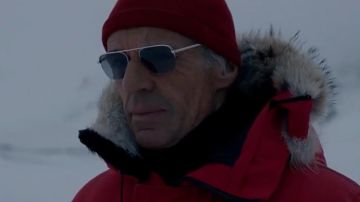 Les lunettes de soleil de Jacques-Yves Cous­teau (Lambert Wilson) dans l'Odyssée