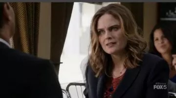 Necklace worn on Bones worn by Emily Deschanel