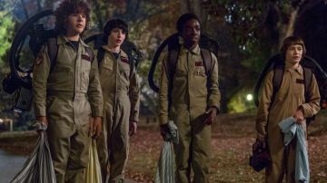 la combinaison Ghostbuster de Dustin Henderson (Gaten Matarazzo) dans Stranger Things saison 2