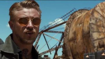 Sunglasses frame gold worn by Boyd Holbrook in Logan