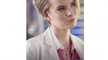 collar visto en la novela de carrie en la enfermera jackie betty gilpin