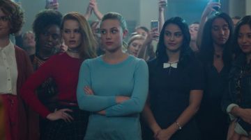 Le haut rouge de Cheryl Blossom (Madelaine Petsch) dans Riverdale