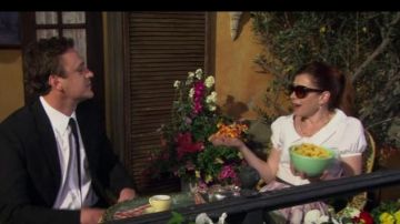 ensemble porté par lily hannigan rory beca dans how i met your mother