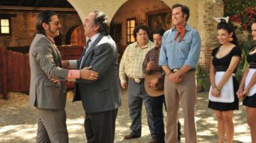 traje completo de will ferrell en casa de mi padre
