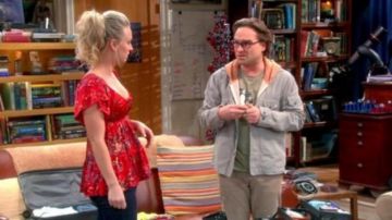 The authentic top red Penny (Kaley Cuoco) in The Big Bang Theory S06E13