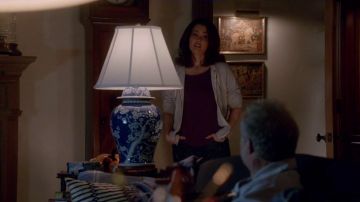 Chaqueta J Crew de Mellie Grant (Bellamy Young) en Scandal S5E5