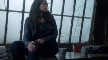 La veste Vince de Quinn Perkins (Katie Lowes) dans Scandal S5E4