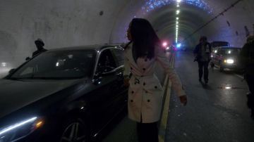 Coat Burberry Olivia Pope (Kerry Washington) in Scandal S5E1