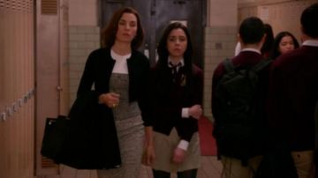 Le grand sac noir de Alicia Florrick (Julianna Margulies) dans The Good Wife