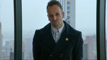 The mantle of Sherlock Holmes (Jonny Lee Miller) in Elementary