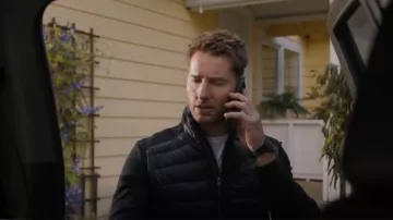 Parajumpers Jayden Mixed Media Down Jacket usado por Colter Shaw (Justin Hartley) como se ve en Tracker (S01E13)