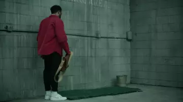 Clothing from Atlanta TV series: Donald Glover is wearing Nike white sneakers to play Earn AKA Earnest Marks in season 4, Episode 3