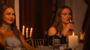 Pulsera Cartier Small Diamond Juste Un Clou usada por Rasa Bagdonaviciute como se ve en Buying London (S01E01)