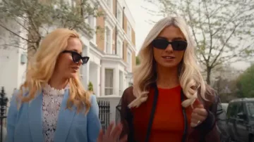 Gafas de sol rectangulares de plástico negro Prada Lente gris usadas por Lauren Christy como se ve en Buying London (S01E01)