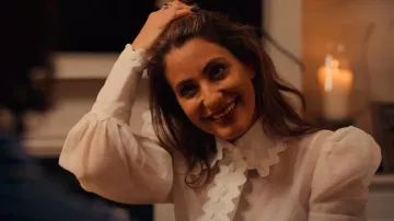 Camisa Zimmermann Linen-Silk Ric Rac usada por Vivi como se ve en Buying London (S01E03)
