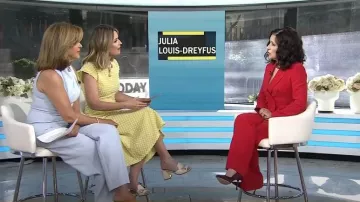 Sandalia Gucci Slide With Horsebit usada por Savannah Guthrie como se ve en Today el 10 de junio de 2024