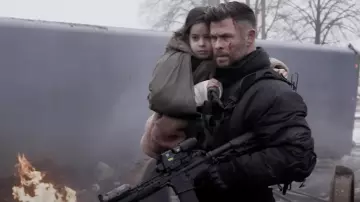 Extraction 2 Movie Outfits: Chris Hemsworth is wearing Black down jacket to play Tyler Rake