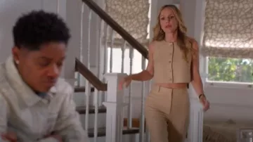 Pantalones Sezane Giovanni usados por Laura Fine-Baker (Monet Mazur) como se ve en All American (T06E11)