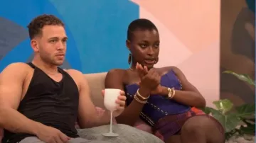 Pretty Little Thing Multi Swirl Printed Plisse Micro Mini Skirt worn by Tolú Ekundare as seen in Perfect Match (S02E05)