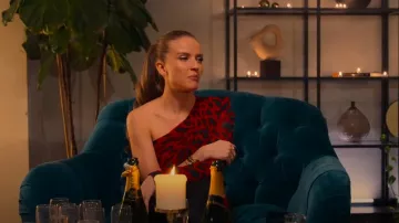 Alexandre Vauthier Body de un hombro con estampado animal usado por Rasa Badonaviciute como se ve en Buying London (S01E06)