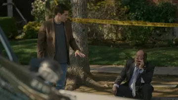 Presumed Innocent TV series outfits: Jake Gyllenhaal is wearing Brown Jacket in season 1, episode 1