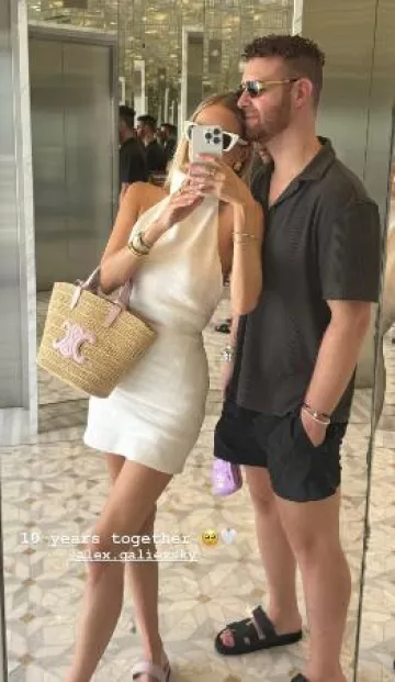 Lunettes de soleil Celine Cat Eye S187 en acétate blanc portées par Leonie Hanne sur sa Story Instagram le 13 mai 2024