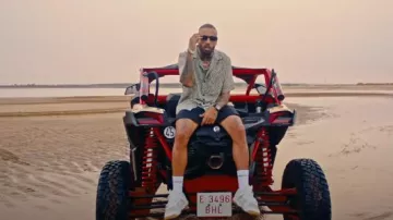 Nike Air Dunk Jumbo 'Photon Dust' usada por Nicky Jam en Calor - Nicky Jam x Beéle | Video Oficial