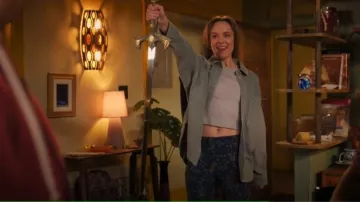 Maeve The Margot Kick-Flare Cropped Pants worn by Sarah Kinney (Emily Haine) as seen in Reginald the Vampire (S02E05)