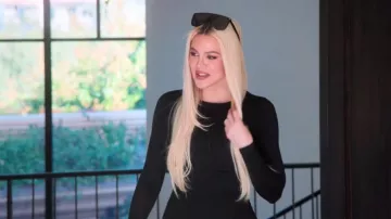 Lunettes de soleil Saint Laurent SL 364 portées par Khloé Kardashian dans The Kardashians (S05E04)