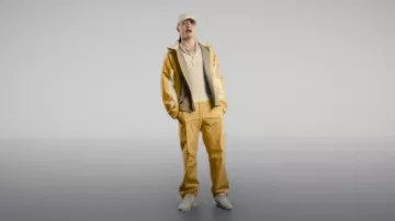 Nike x Nocta White Side-Swoosh Hat worn by Peso Pluma in LA DURANGO (Video Oficial) - Peso Pluma, Junior H, Eslabón Armado