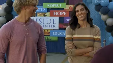 Atuendos de NCIS: Los Ángeles: Kensi Blye (Daniela Ruah) usa un suéter a rayas en la temporada 13, episodio 10 de la serie de televisión