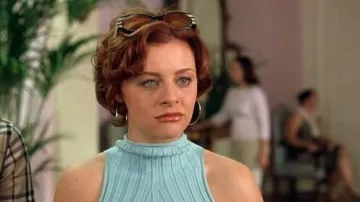 Vestuario de White Chicks: Tortuga plateada con gafas de sol marrones usadas por Tori (Jessica Cauffiel) en la película