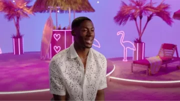 Chemise en jacquard géométrique Zara portée par Ayo Odukoya comme on le voit dans Love Island (S11E01)