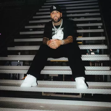 Maison Mihara Yasuhiro All White Melted Sole Wayne Sneakers usado por Nicky Jam en la cuenta de Instagram @nickyjam
