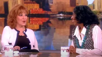 Pull cardigan à pointe Alex Mill Camille porté par Joy Behar comme on le voit dans The View le 12 juin 2024