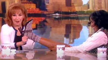Calcetines Dries Van Noten Auber Cotton-Blend Checkered Toe usados por Ayo Edebiri como se ve en The View el 12 de junio de 2024