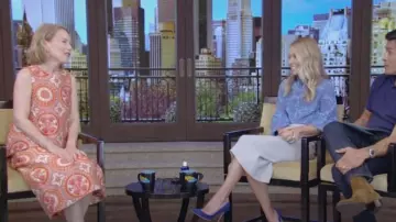 La DoubleJ La Scala Blusa de trapecio usada por Amy Ryan como se vio en VIVO con Kelly y Mark el 12 de junio de 2024