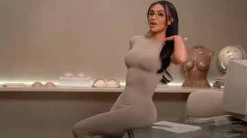 Skims Soft Lounge Leggings worn by Kim Kardashian as seen in The Kardashians (S05E04)