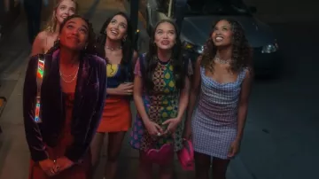 Mini sac de ville Zara porté par Faran Bryant (Zaria Simone) comme on le voit dans Pretty Little Liars : Original Sin (S02E02)